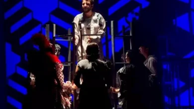 عرض "سابع سما" يناقش قضايا النجاح والبحث عن الذات في مهرجان القاهرة الدولي للمسرح التجريبي