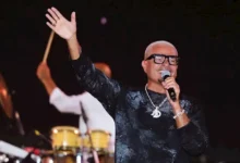 عمرو دياب يحيي حفلاً استثنائياً في الساحل ويشعل الأجواء بأغنية "لولا البنات"