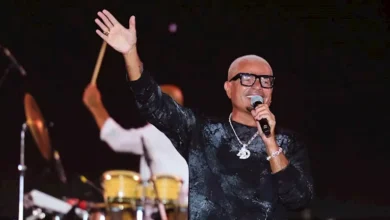 عمرو دياب يحيي حفلاً استثنائياً في الساحل ويشعل الأجواء بأغنية "لولا البنات"