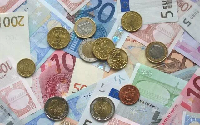 عوائد سندات اليورو ت stabilizes بعد موجة بيع قوية في يوليو