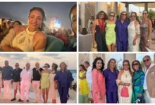 ليلى علوي تشارك صوراً من سهرة خاصة أمام البحر مع أصدقائها