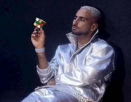 محمد الشرنوبي يثير الجدل بأغنيته "زي الغجر" من ألبومه الجديد "بعد الليل"