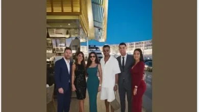 محمد سامي يشارك صورة مع رونالدو وميسي وزوجاتهم ويعلن عن عشاء AI