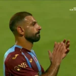 محمد كريم يدعم محمد صلاح بتيشيرت نادي طرابزون خلال وجوده في بودروم