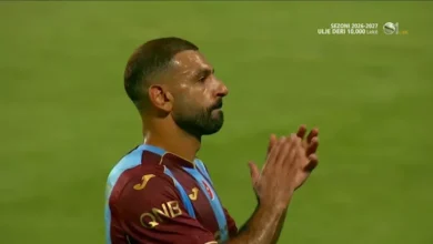 محمد كريم يدعم محمد صلاح بتيشيرت نادي طرابزون خلال وجوده في بودروم