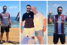 محمد كريم ينشر صورة مع عمرو أديب خلال عطلته الصيفية في الساحل الشمالي