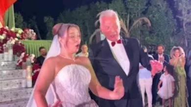 محمود حميدة يحتفل بزفاف ابنته أمينة ويرقص معها في حفل عائلي مميز