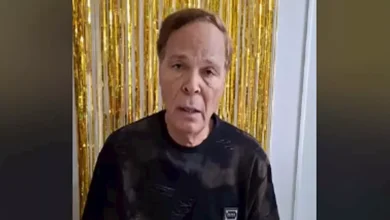 محمود عامر يناشد السيسي ووزير الصحة بعد تعرض سيدة مسنّة لمعاملة سيئة في التأمين الصحي