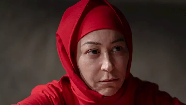منة شلبي تظهر بملابس الإعدام في كواليس مسلسل "عنبر الموت" المنتظر