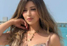 ميرنا جميل تستعرض إطلالة صيفية أنيقة وجريئة خلال عطلتها بالقرب من البحر