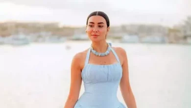 ميرهان حسين تتألق بفستان صيفي أمام البحر وتشارك صورها مع متابعيها