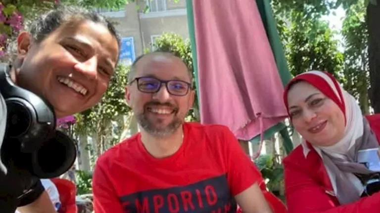 نادين خان تحتفل بنجاح مسلسل "بنج كلي" وتشارك صورة لفريق العمل على إنستجرام