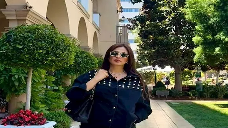 ياسمين عبدالعزيز تشارك صوراً من الأهرامات وصالة الألعاب الرياضية وتستعرض إطلالاتها المميزة