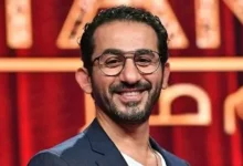 أحمد حلمي يستمتع بإجازته الصيفية على شاطئ البحر مع أسرته وأغاني شيرين