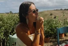 أمينة خليل تتألق بإطلالة بيضاء في حفل زفاف بإيطاليا برفقة زوجها