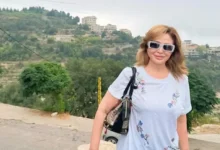 إلهام شاهين تشارك صورًا مع ليلى علوي وصديقاتها على جبل لبنان
