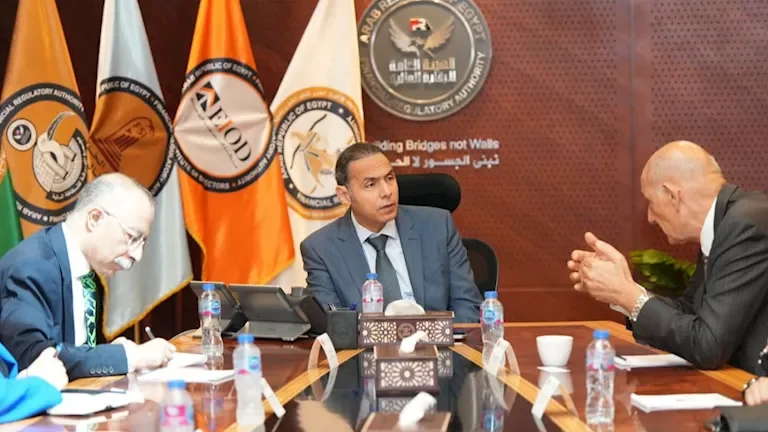 ارتفاع أسعار النفط بعد تقارير عن تراجع المخزونات الأمريكية