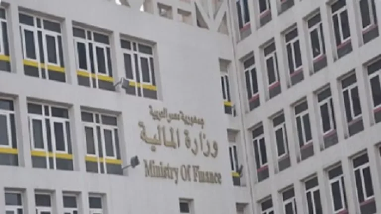 ارتفاع أسعار النفط مع تزايد الطلب العالمي وتوترات الشرق الأوسط