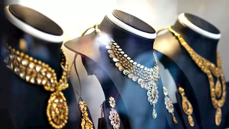 ارتفاع أسعار النفط مع تزايد الطلب العالمي وتوترات الشرق الأوسط