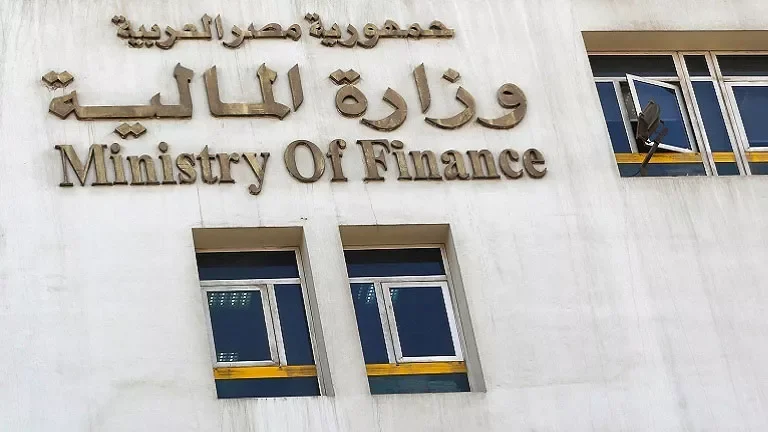 ارتفاع أسعار النفط مع زيادة الطلب العالمي وتوقعات بتقليص الإنتاج