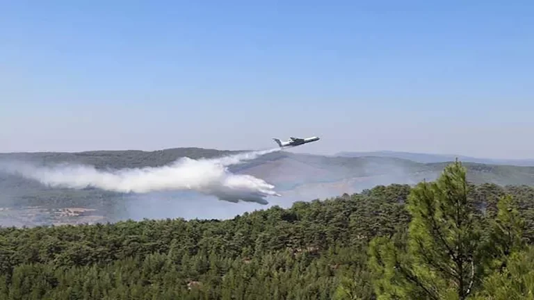 الجيش الإسرائيلي يعلن عن استهداف مواقع لحماس في غزة رداً على إطلاق صواريخ نحو الأراضي المحتلة