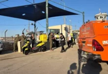 الجيش الإسرائيلي يعلن عن استهداف مواقع لحماس في غزة رداً على إطلاق صواريخ نحو أراضيه