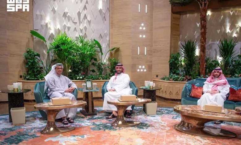 الجيش الإسرائيلي يعلن عن استهداف مواقع في غزة رداً على إطلاق صواريخ نحو مستوطنات إسرائيلية