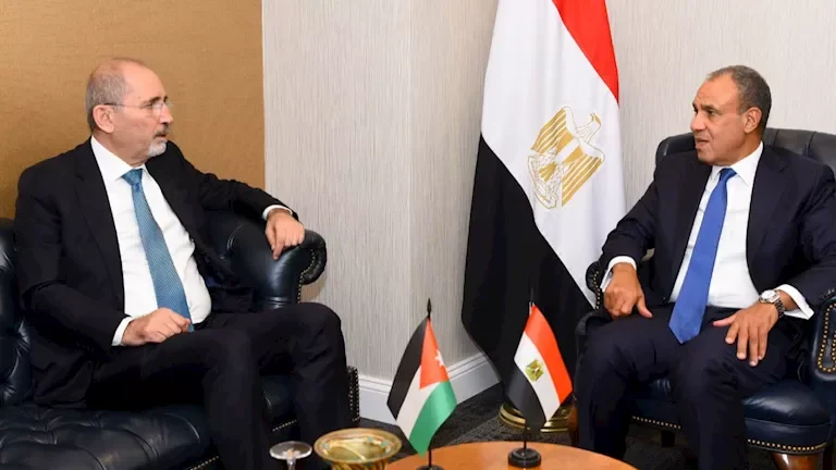 الجيش الإسرائيلي يعلن عن استهداف مواقع لحركة حماس في قطاع غزة
