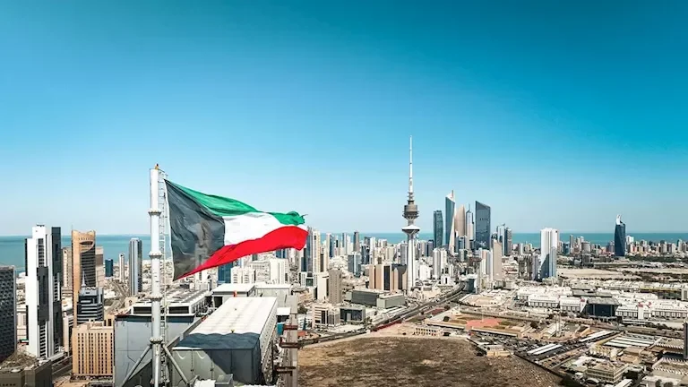 الجيش الإسرائيلي يعلن عن استهداف مواقع في غزة رداً على إطلاق صواريخ نحو أراضيه