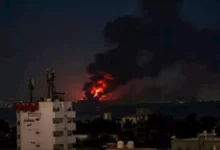 الجيش الإسرائيلي يعلن عن تنفيذ غارات على مواقع في قطاع غزة رداً على إطلاق صواريخ