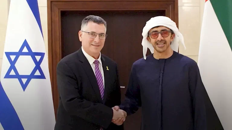 الجيش الإسرائيلي يعلن عن تنفيذ غارات على مواقع في قطاع غزة بعد تصعيد التوترات