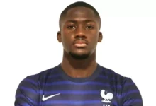 النادي الأهلي يعلن تجديد عقد اللاعب محمد الشناوي حتى 2026