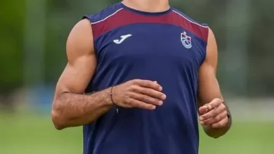 النادي الأهلي يعلن تجديد عقد اللاعب محمد الشناوي حتى 2026
