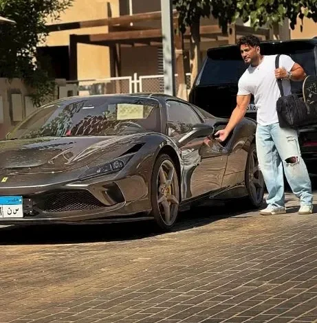 تامر حسني يستعد لإحياء حفل غنائي في الكويت 24 سبتمبر ويشارك صورة بجانب سيارة فارهة
