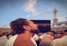 تامر هاشم يشارك صور أداء مناسك العمرة ويعبر عن سعادته بالرحلة