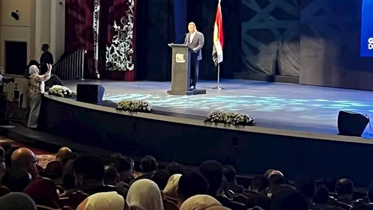 تراجع أسعار النفط بعد زيادة مخزونات الخام الأمريكية بنسبة 2.2%