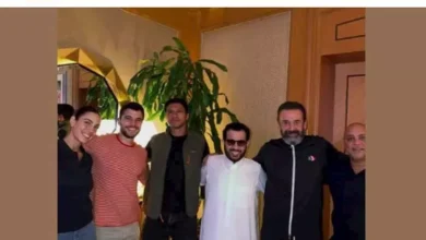 تركي آل الشيخ ينشر صورة مع كريم عبدالعزيز وعصام عمر ويشير إلى عام 2027