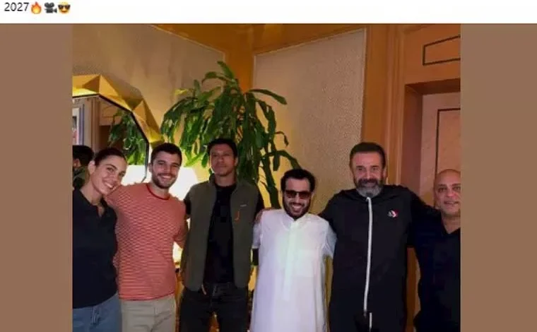 تركي آل الشيخ ينشر صورة مع كريم عبدالعزيز وعصام عمر ويشير إلى عام 2027