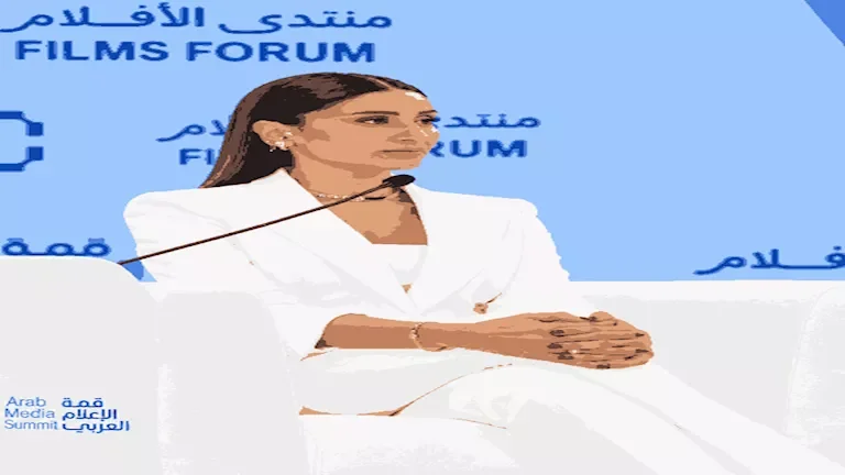 دينا الشربيني تعبر عن سعادتها بالمشاركة في قمة الإعلام العربي بدبي