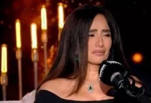 زينة تنهار بالبكاء خلال حديثها عن رحيل شقيقها ووالدها في برنامج "قصتي"
