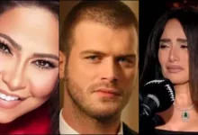 زينة تنهار من البكاء على رحيل شقيقها خلال مهرجان ظفار الدولي للمسرح