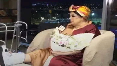 فيفي عبده تطمئن جمهورها بعد إصابتها بكسر في القدم وتكشف تفاصيل الحادث