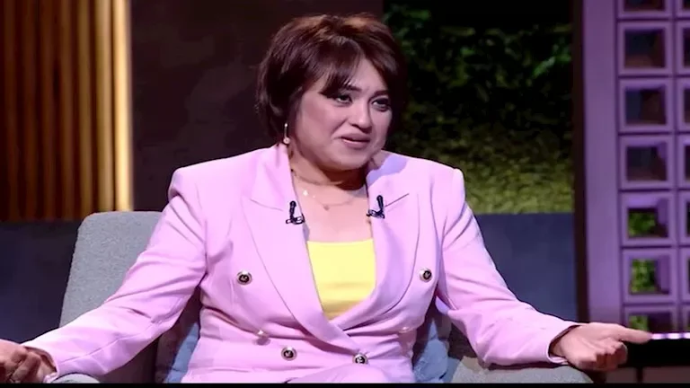 مروة عبدالمنعم تكشف عن تفاصيل ديونها وتجربتها الصعبة مع والدها في برنامج "ورقة بيضا"