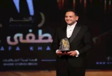 مصطفى خاطر يتعرض لأزمة صحية أثناء تكريمه في مهرجان الغردقة لسينما الشباب