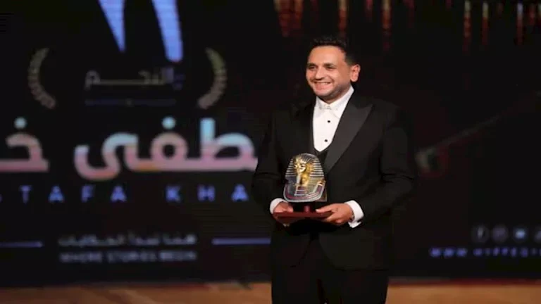 مصطفى خاطر يتعرض لأزمة صحية أثناء تكريمه في مهرجان الغردقة لسينما الشباب