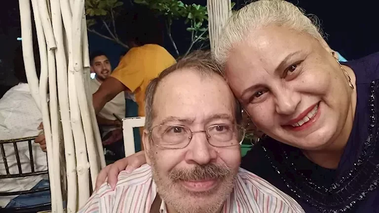 منى أبو سديرة تكشف عن دخول زوجها سامي عبدالحليم غرفة العمليات للمرة السابعة