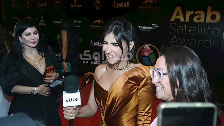 مي عمر وروجينا تتألقان بإطلالات ملكية في مهرجان الفضائيات العربية السابع عشر