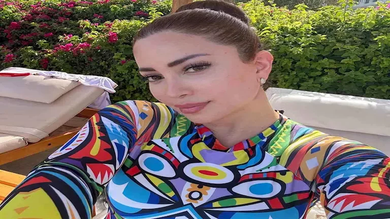 نسرين طافش تستمتع بأيام الصيف في حمام السباحة وتشارك صورها مع جمهورها
