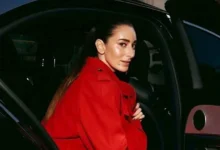 أمينة خليل تتألق بفستان قصير في عرض أزياء بباريس وتشارك صورها مع الجمهور