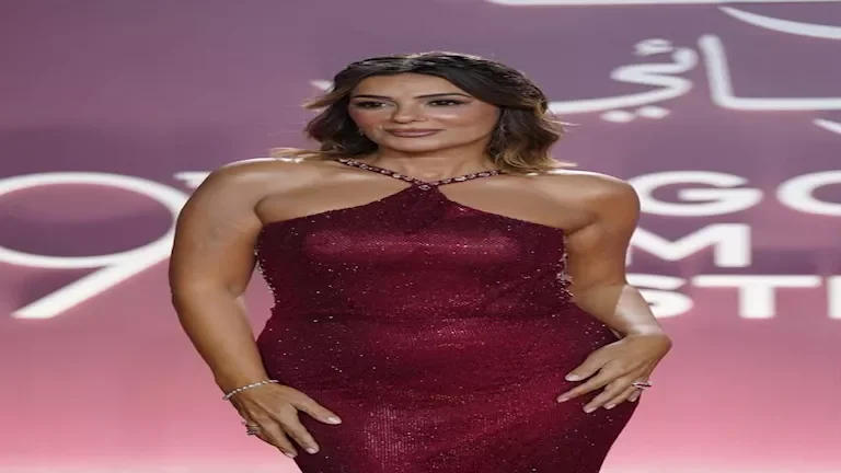 إطلالات مميزة للنجمات في رابع أيام مهرجان الجونة السينمائي